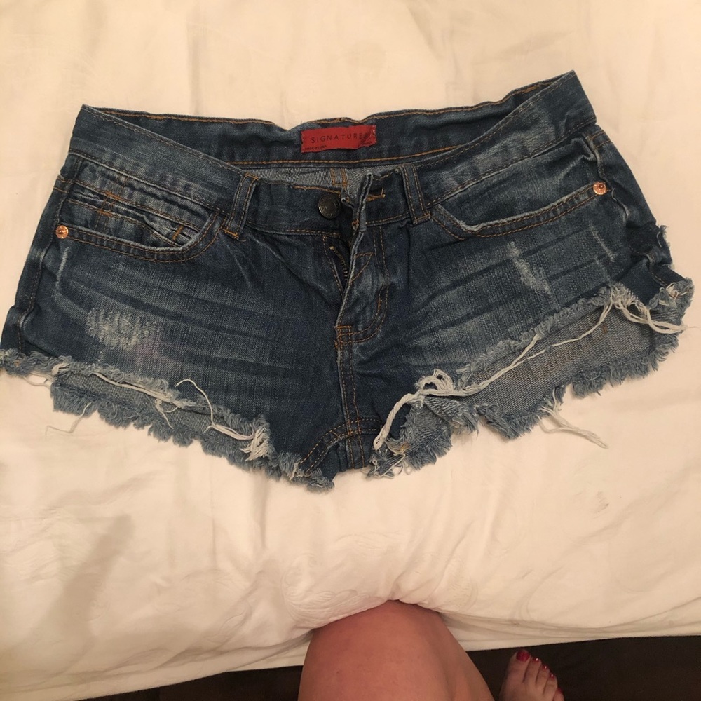 Signature 8 Shorts, Size Small